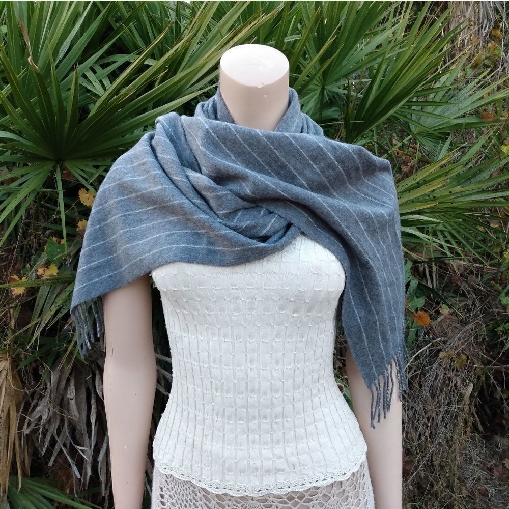 NWT NEIMAN MARCUS 100% Cashmere Gray & White Striped Scarf Wrap with Fringe - Picture 4 of 10